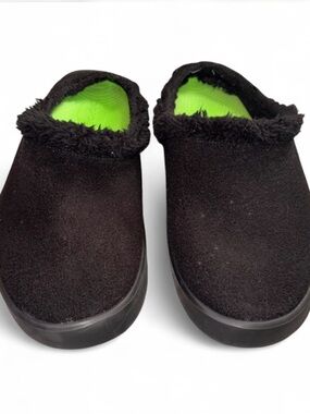 OOFOS Men's Black Slip-On Cozy Loafer with Lime Insole